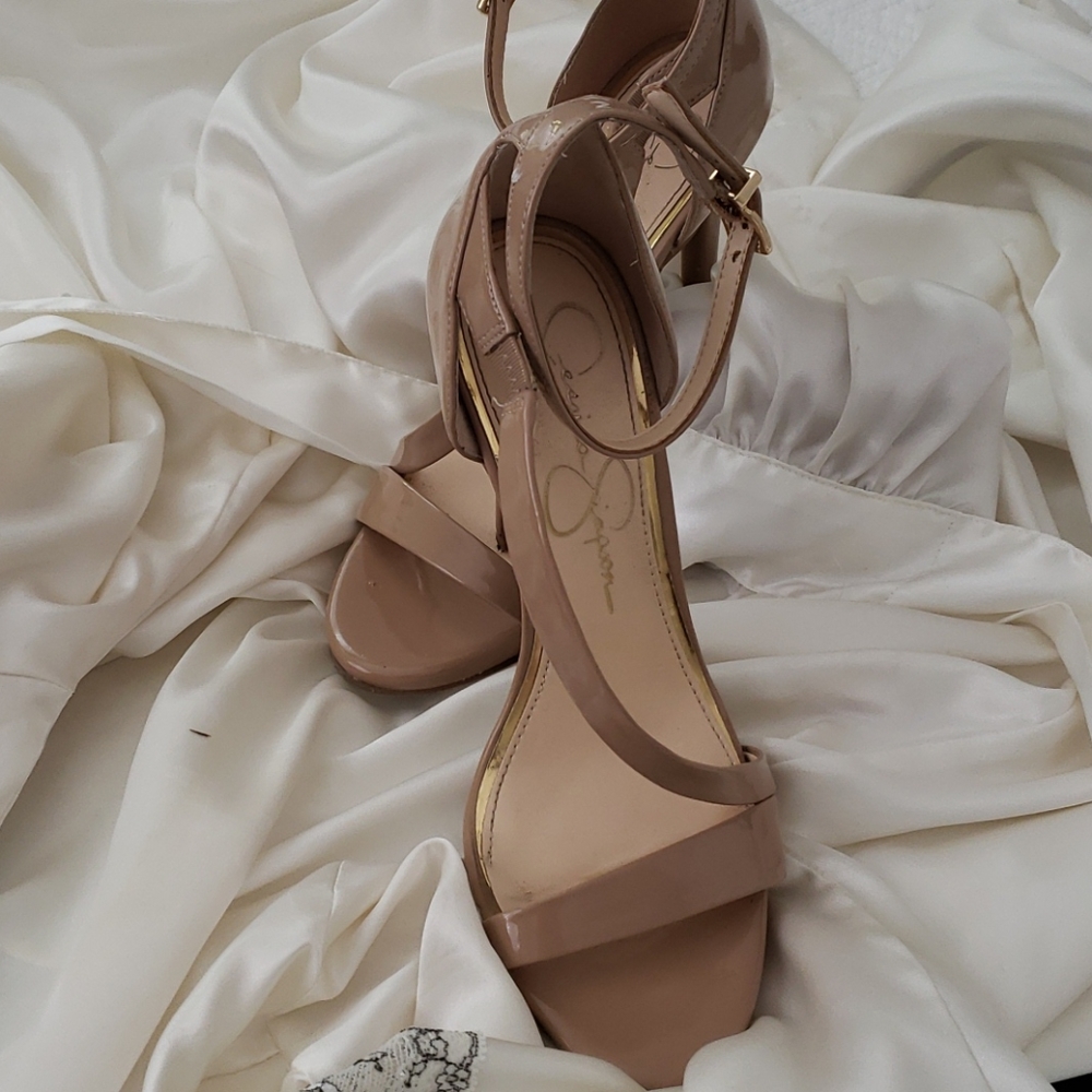 Nude Pumps 💫